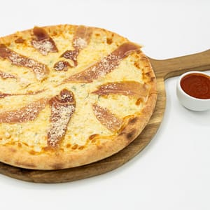Pizza Quattro Formaggi e Prosciutto (6)